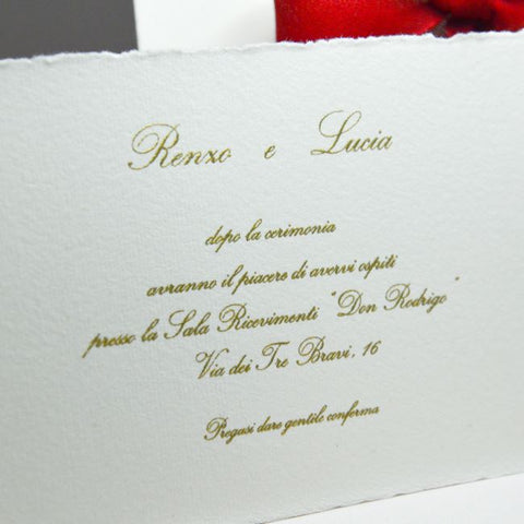 DB23 rosso partecipazione di nozze in carta fatta a mano quadrata avorio con nastro in chiffon rosso