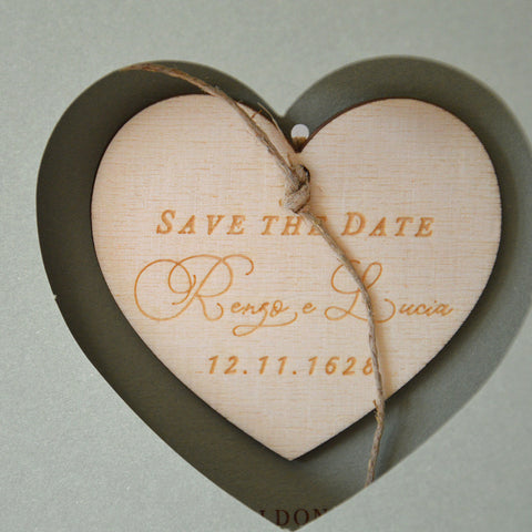 Partecipazione Matrimonio tag cuore in legno - Codice F1689