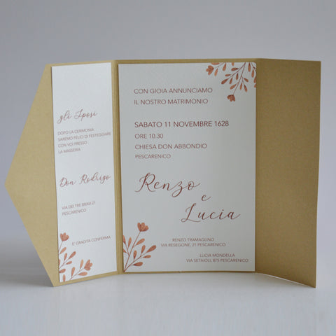 Partecipazione Matrimonio elegante carta kraft marrone con tag iniziali sposi- Codice F1731